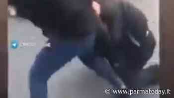 Rissa tra ragazzine in stazione a Parma: il video choc - ParmaToday