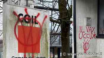 Assalto No Vax alla Cgil di Parma: danneggiata la sede - ParmaToday