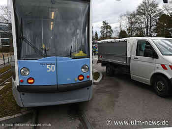 Transporterfahrer übersieht Straßenbahn in Ulm
