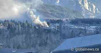 Fire breaks out in building with popular Squamish restaurant, witnesses say - Globalnews.ca