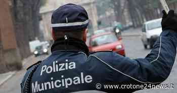 Crotone: nuova stangata per la sosta selvaggia, elevate 121 multe - Crotone24News.it