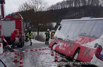 Kreis Ravensburg - Schulbus rutscht in Straßengraben - Stuttgarter Nachrichten