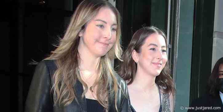 Alana Haim Says Orthodontists Have Slid Into Her DMs After Seeing Her in 'Licorice Pizza'
