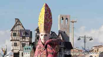 Carnevale di Viareggio, Achille Lauro si complimenta con Bertozzi: "Un'opera incredibile" - LA NAZIONE