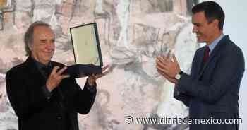 Pedro Sánchez condecora a Serrat, 'el niño eterno', por su brillante carrera - Diario de México