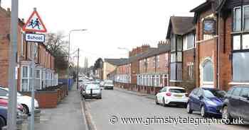 Man attacked in street before being robbed of his mobile phone - Grimsby Live