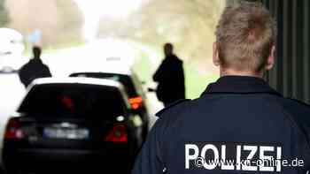 Unbekannte binden toten Hund an Auto: Fahrerin bemerkt es nicht