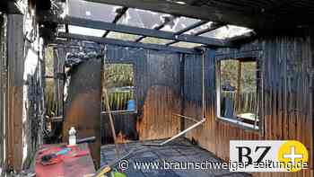 Feuerwehr löscht Laubenbrand in Wolfsburger Kleingartenverein