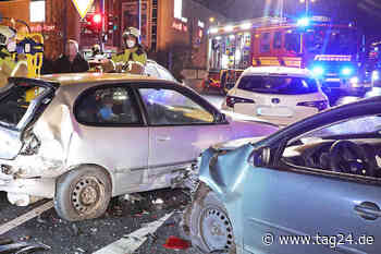 Unfall am KaufPark in Dresden: Vier Autos beschädigt, 66-Jährige verletzt! - TAG24