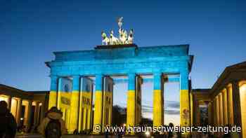 Solidarität mit der Ukraine - Brandenburger Tor beleuchtet