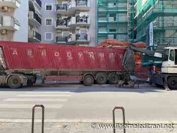 Trani dice addio a due chioschi edicole: in fase di demolizione quelli di via Malcangi e piazza D'Agostino - Radio Bombo
