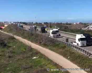 Caro carburante, la protesta dei camionisti passa anche da Trani - ilgiornaleditrani - Radio Bombo