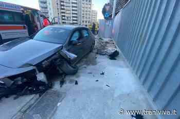 Incidente sul cavalcaferrovia di via Istria: auto distrutta, illesi gli occupanti - TraniViva