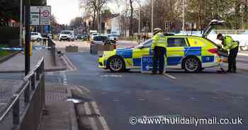 Motorcyclist rushed to hospital after Anlaby Road crash - Hull Live