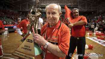 WA businessman and former Perth Wildcats owner Jack Bendat dies at age of 96