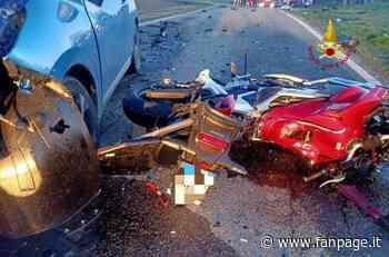 Vercelli, scontro frontale tra auto e moto sulla provinciale: due persone morte sul colpo - Fanpage.it