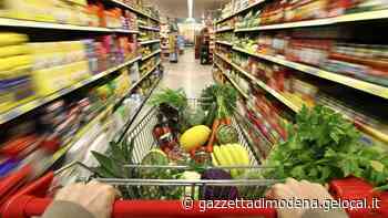 Modena. Stangata da 1700 euro a famiglia Finisce l'effetto spesa “leggera” - La Gazzetta di Modena