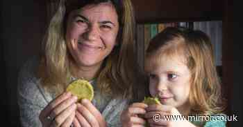 Mum and toddler forage their food - and whip up 'free' meals with what they find - The Mirror
