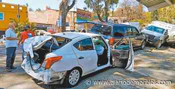 Por falla en los frenos camioneta choca contra cuatro autos en Cuernavaca - Diario de Morelos