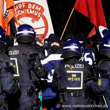 Polizei setzt Schlagstöcke gegen Demonstrierende ein - radioeuskirchen.de