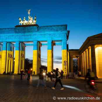 Brandenburger Tor leuchtet in ukrainischen Farben - radioeuskirchen.de