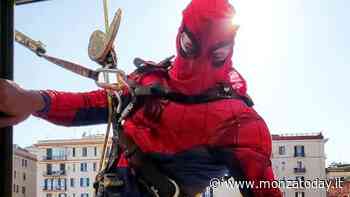 I supereroi scendono dall'Arengario - MonzaToday