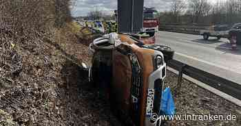 A73 bei Bamberg: Mutter und drei Kinder kommen mit Auto von der Fahrbahn ab und landen auf der Seite - inFranken.de