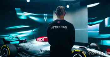 Hamilton "misterioso": il primo look della stagione di F1. FOTO e VIDEO - Sky Sport