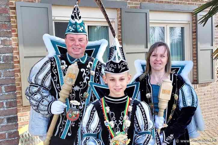 Eerste carnavalsstoet van De Fruitfretters in Geetbets voorafgegaan door reclamestoet