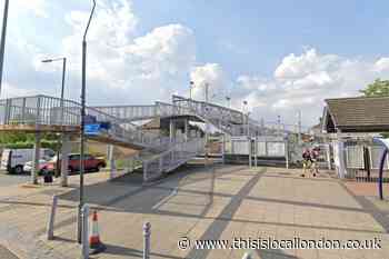 Southeastern trains delayed due to signalling problem at Belvedere