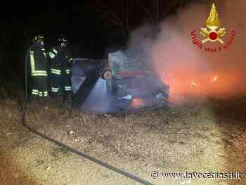 Canelli: auto in fiamme questa mattina in Regione Castellazzi - LaVoceDiAsti.it