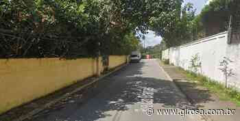 Cotia: motorista fica gravemente ferido após caminhão colidir contra muro e árvore - Giro S/A