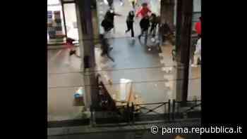 Parma, identificati e denunciati due giovani coinvolti in una rissa in centro - La Repubblica