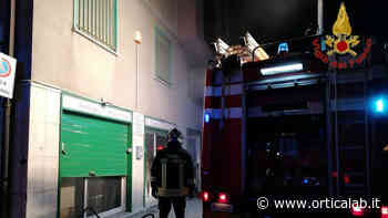Solofra, in fiamme un esercizio commerciale in via Misericordia - Orticalab