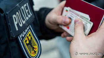 Grenzkontrolle an A12: Polizei landet Zufallstreffer an der Autobahn in Frankfurt (Oder) – Straftäter unerlaubt eingereist - moz.de