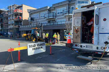 UPDATE: Road re-opens after crew hits gas line in Sidney, forcing evacuations – Saanich News - Saanich News