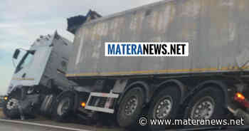Matera, camion carico di cemento di ribalta! I dettagli - Matera News