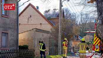 Flammen schlagen aus Dachstuhl in Gumperda - komplettes Dachgeschoss zerstört