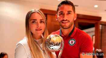 Melissa Rivas, esposa de Chuy Corona, denuncia que su hijo sufrió hostigamiento en las instalaciones del A ... - LatinUs