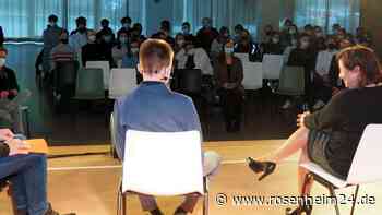 Politik unterhaltsam im Luitpold-Gymnasium Wasserburg serviert – Bärbel Kofler vor Ort