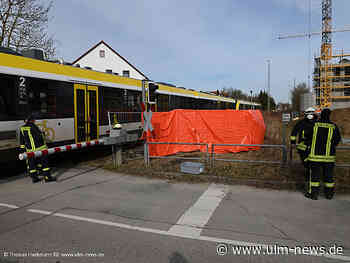 Zwei Menschen kommen an Bahnübergang ums Leben