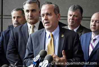 Ex-NYPD union president surrendering on criminal charges - Squamish Chief