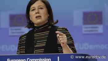 Jourova: Putin sollte an erster Stelle der EU-Sanktionsliste stehen - EURACTIV Germany