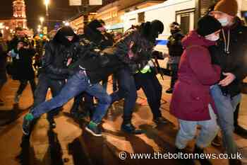 Hundreds arrested as shocked Russians protest over Ukraine attack - The Bolton News