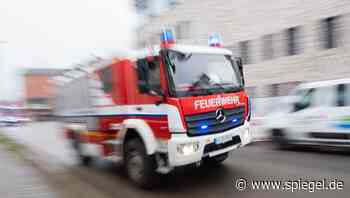 Unfall in Thüringen: Chlor-Wasser-Gemisch in Hallenbad ausgetreten – Feuerwehr im Großeinsatz - DER SPIEGEL