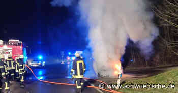 Ravensburg: Auto geht während der Fahrt in Flammen auf - Schwäbische