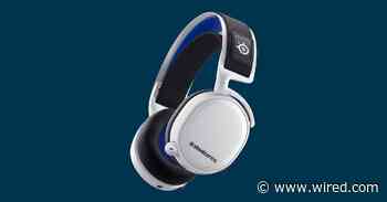 The Best Part of These Gaming Headsets? The Dangle-Free Dongle