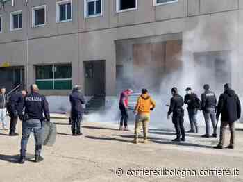Modena, detenuti morti durante le rivolte in carcere per il Covid: indagati tre agenti della penitenziaria - Corriere della Sera