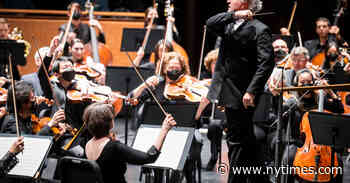 Review: The New York Philharmonic Brings Back the Standards