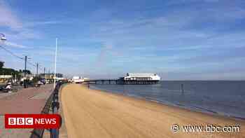 Boundary Commission review: Cleethorpes shuns Grimsby merger - BBC News